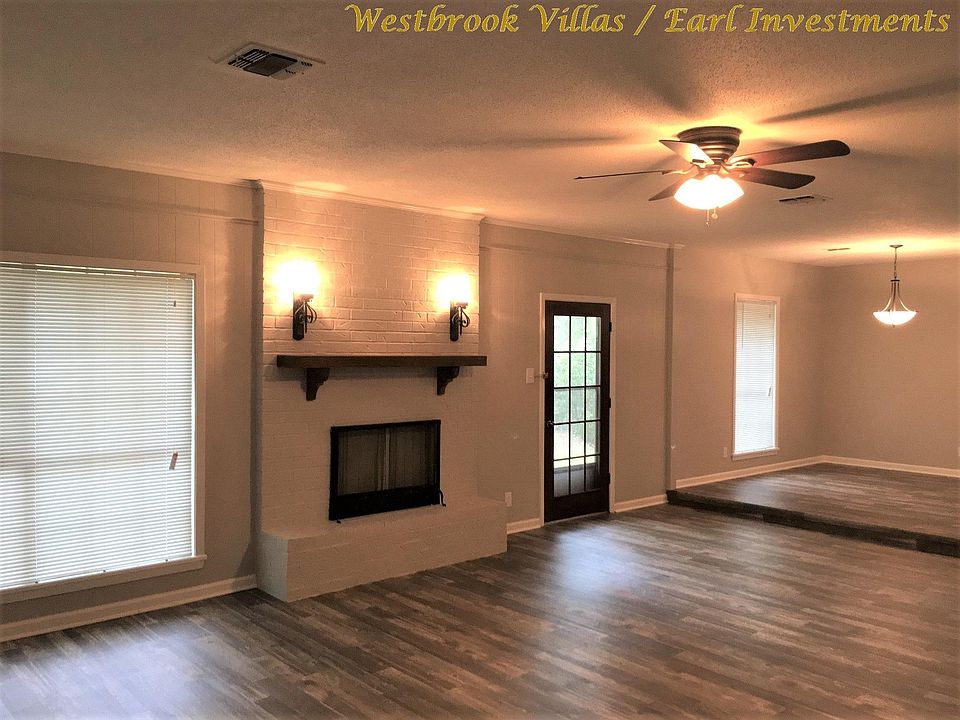 Living room / Dining Area / Patio Door