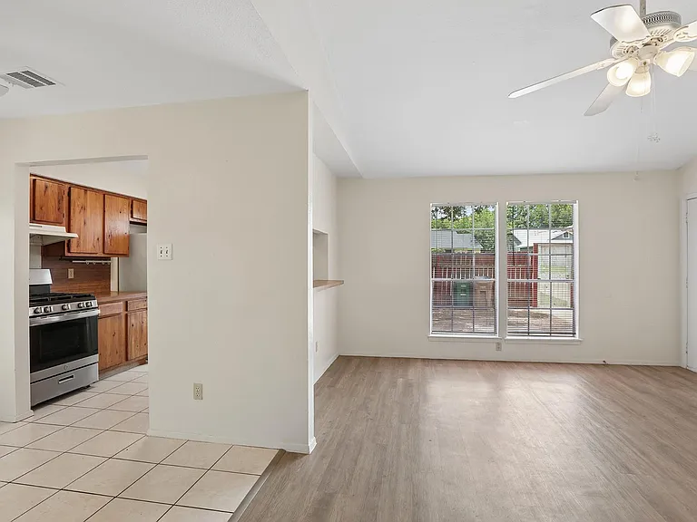 11912 Sunhillow Bnd #B — Photo 2