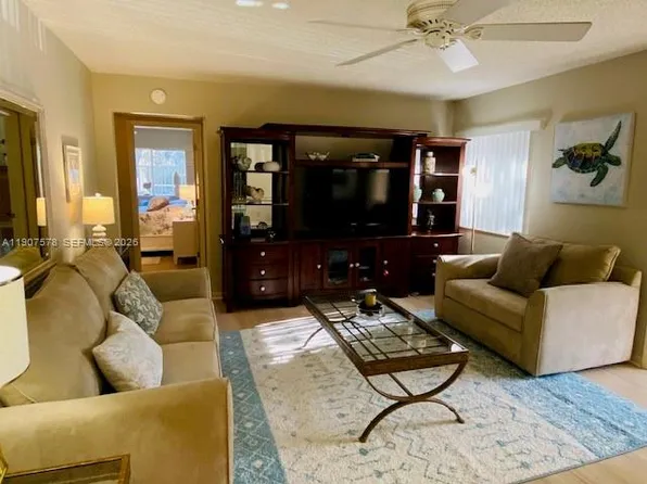 442 Pine Glen Ln APT D-2, Greenacres, FL 33463
