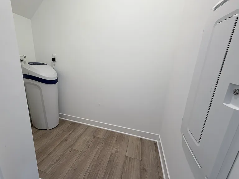 2137 Egbert Rd — Photo 15