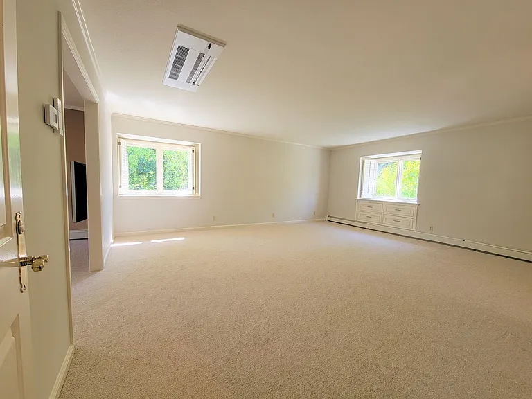 345 Selby Ln — Photo 11