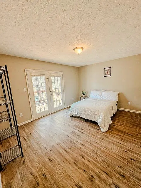 4 bed, 3.0 bath, 2300 sqft, $667 — Photo 3