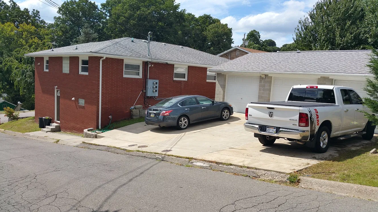 2 bed, 1.5 bath, 933 sqft, $975 — Photo 3