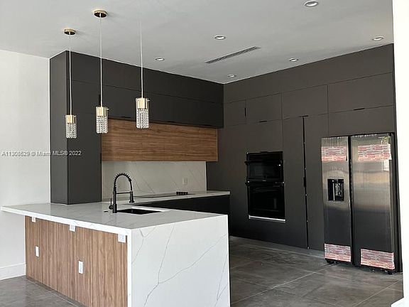 4th image of 4629 SW 32nd Ave #3