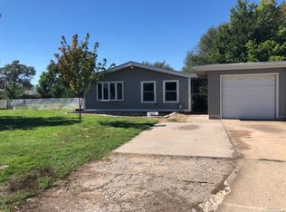1411 Fairway St, Salina, KS 67401