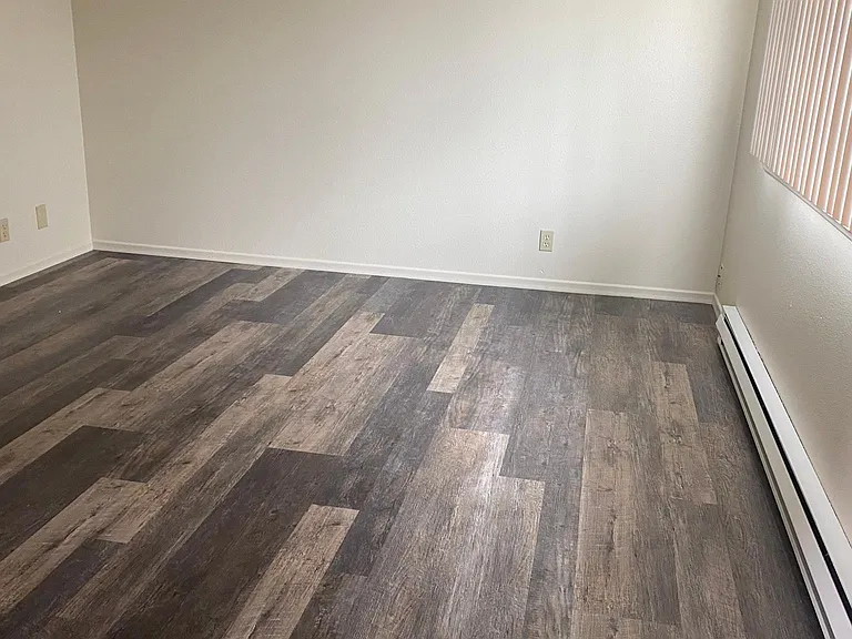 Middle Grove Apartments — Photo 10