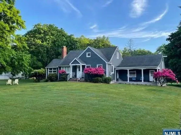 59 Woodland Ave, Ramsey, NJ 07446