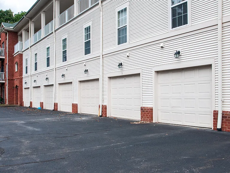 Christopher Wren Apartments and Townhomes — Photo 20