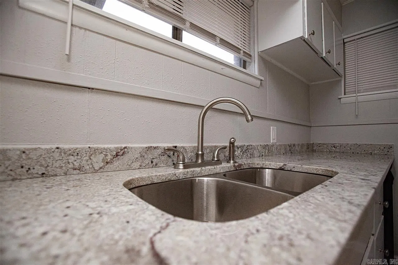 3 bed, 1.0 bath, 1086 sqft, $975 — Photo 4