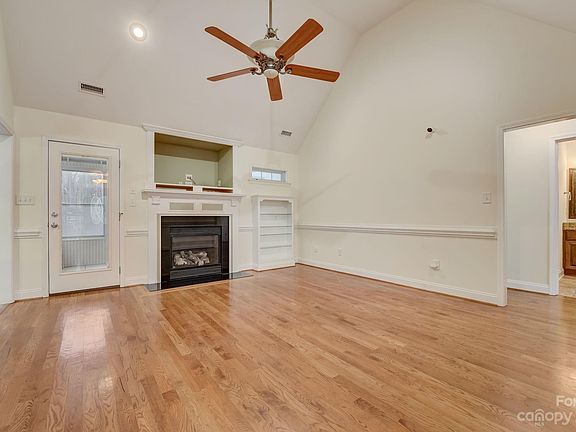 5th image of 401 Wintergreen Ct