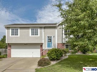 6818 N 116th Cir, Omaha, NE 68164