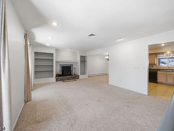 5th image of 67 Hook Mountain Rd