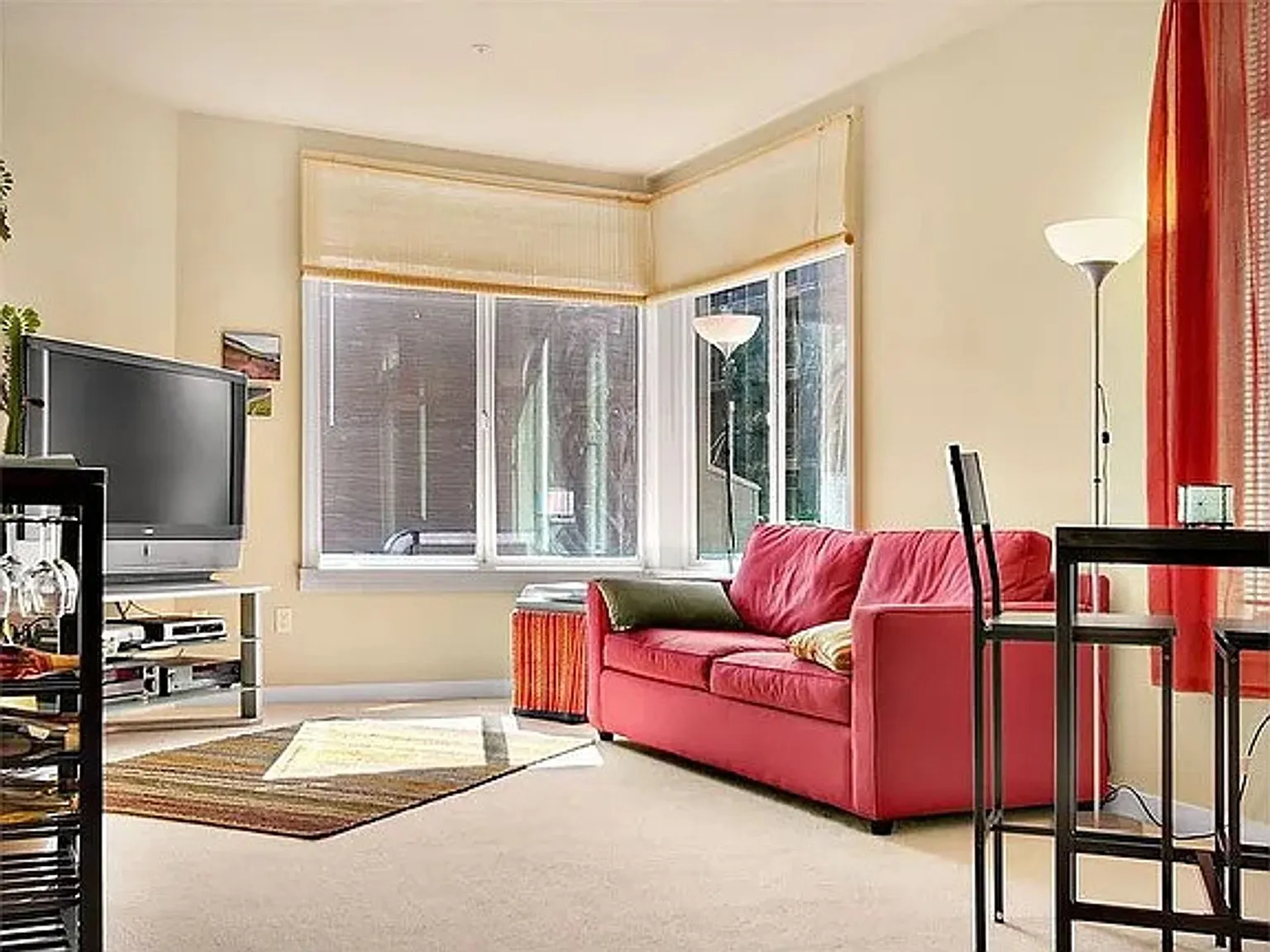 1bd/1ba Apartment in Belltown — Photo 2
