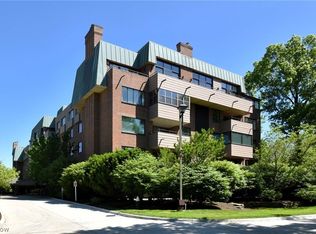 5200 Three Village Dr APT 1C, Lyndhurst, OH 44124