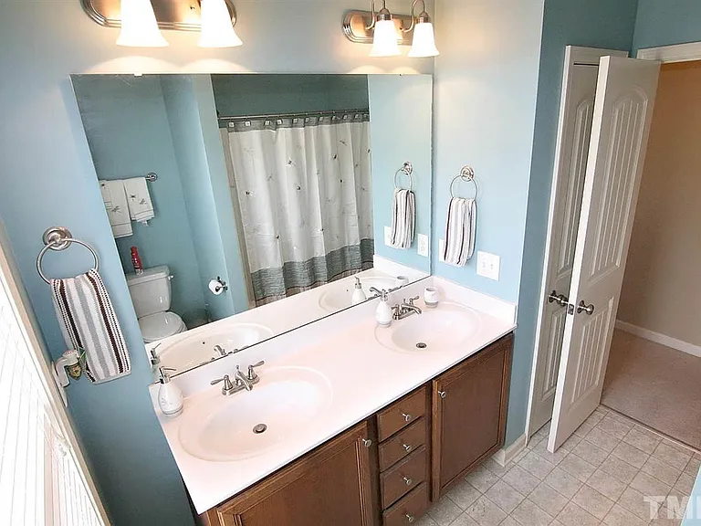 737 Keystone Park Dr — Photo 15