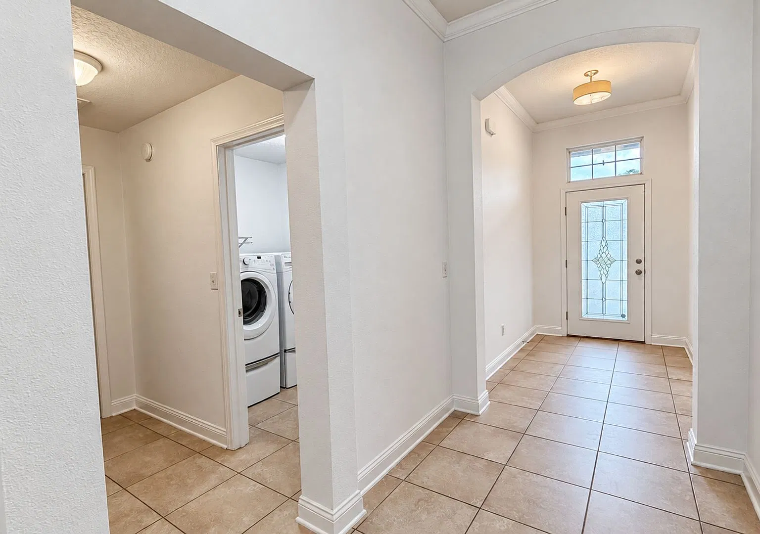 Mandarin 4 Bed, 3 Bath Home Available Now || Screened in Porch with Fully Fenced in Backyard! — Photo 3