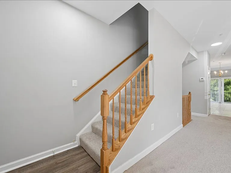 1004 Collindale Ave — Photo 17