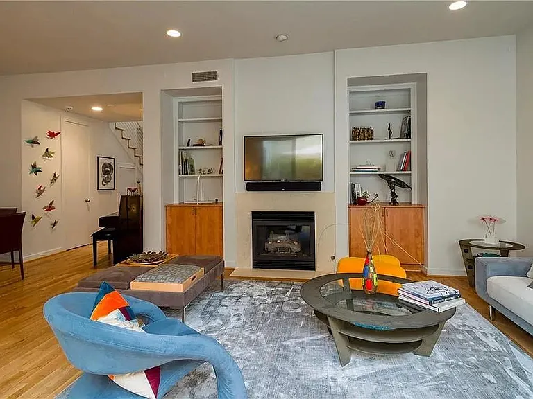 4318 Gilbert Ave — Photo 7