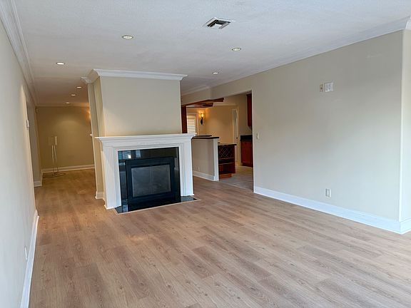 4th image of 1440 E Vine Ave
