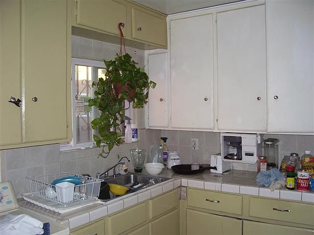 2nd image of 613 W 98th St