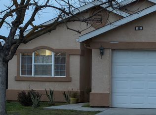 543 Oak St, Parlier, CA 93648
