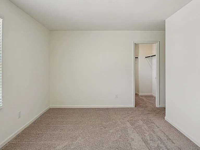 400 Portsmouth Dr — Photo 8