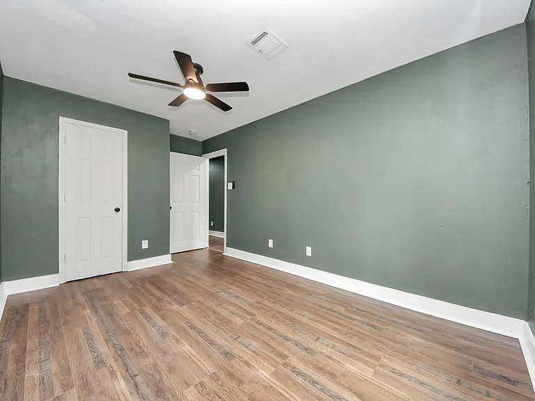 608 Trinity Ln — Photo 20