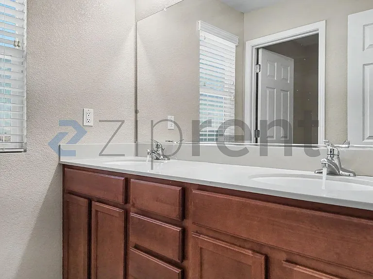 9749 Shanelyn Way — Photo 46