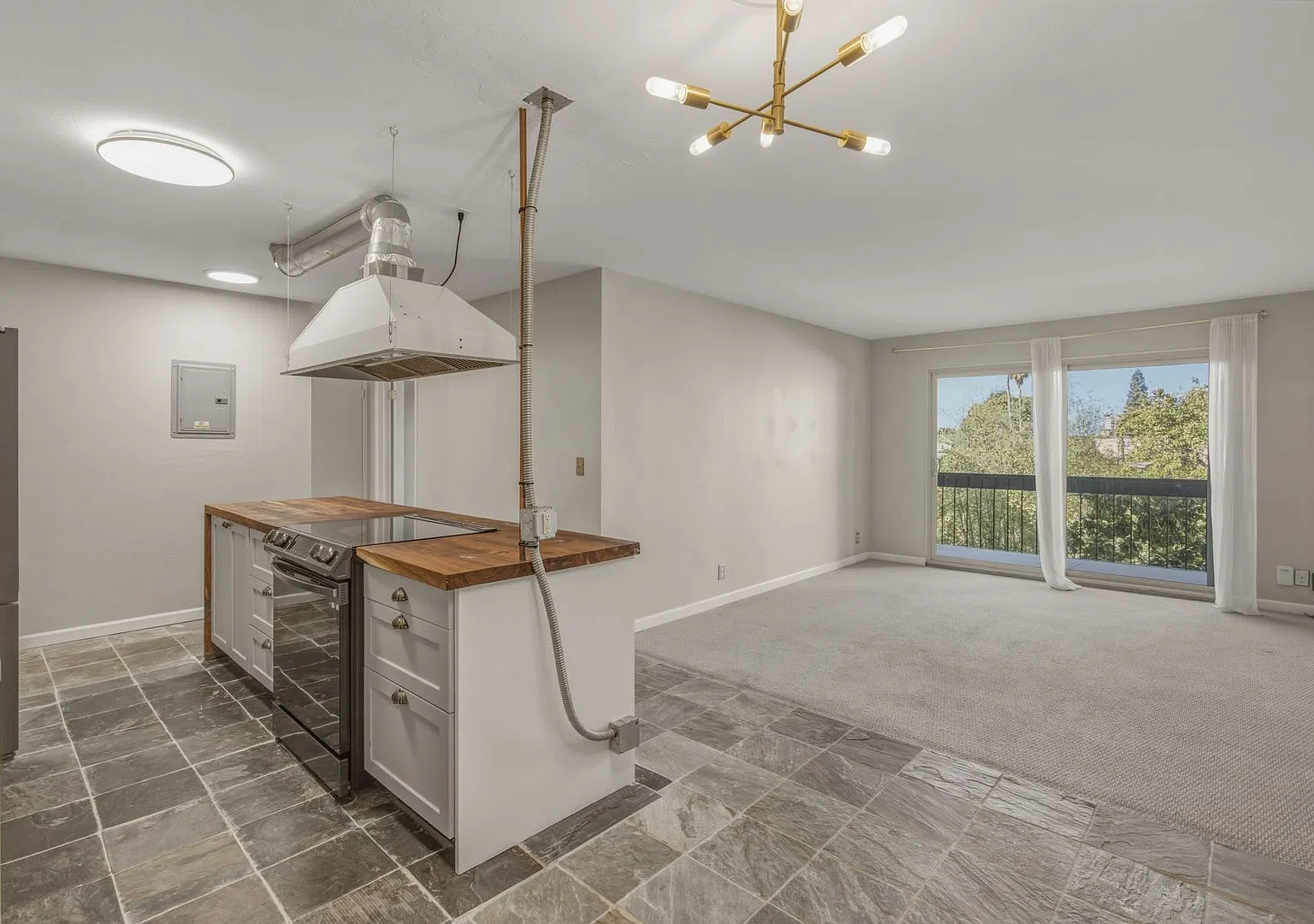Updated 1-Bedroom Condo w/ Custom Kitchen, Built-In Office & Pool — Photo 2