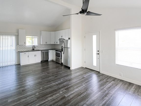 2nd image of 3111 E Clarendon Ave Unit 201
