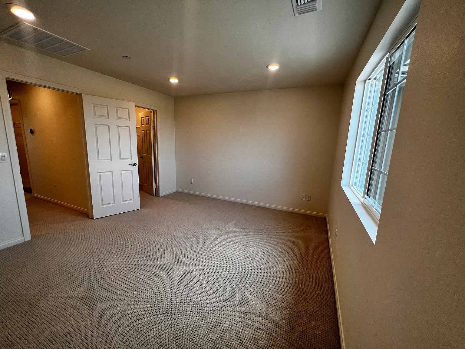 4240 S Laguna Ave — Photo 3
