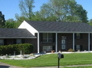 399 Ries Bend Rd, Ballwin, MO 63021