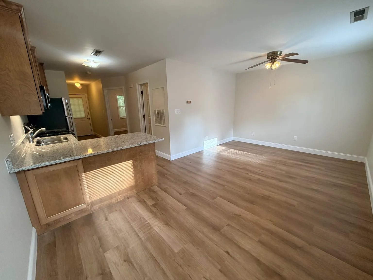 1 bed, 700 sqft, $1,095 — Photo 1