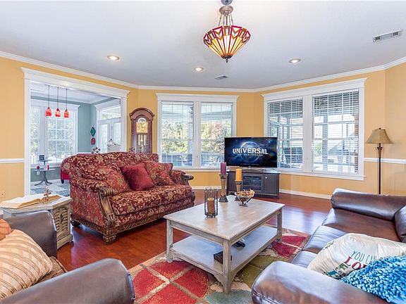 5th image of 1900 Parkridge Dr