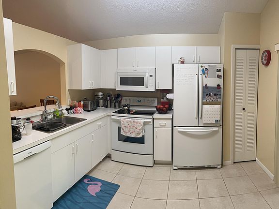 4th image of 528 NW San Remo Cir