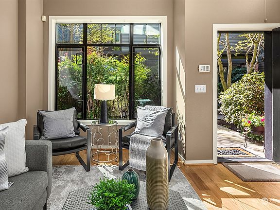 4th image of 10465 NE 12th Place #104