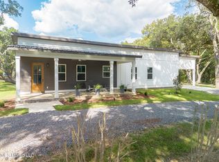 7510 Mahoney Dr, Pass Christian, MS 39571