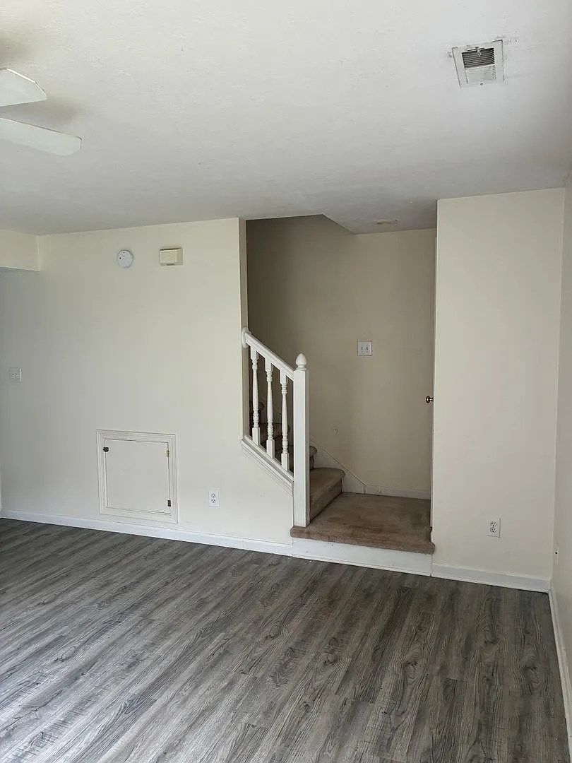 Oaklawn Park: 3 Bedroom 2.5 bath Townhome — Photo 4