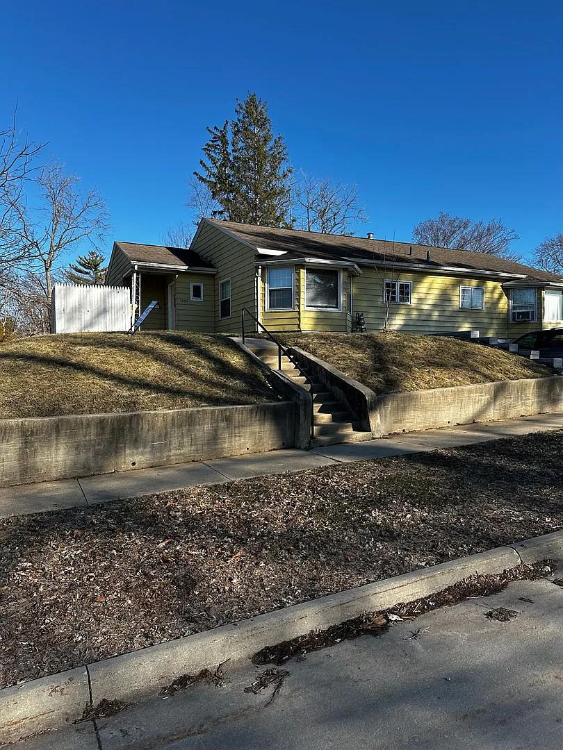 College: 1604-1601 — Photo 1