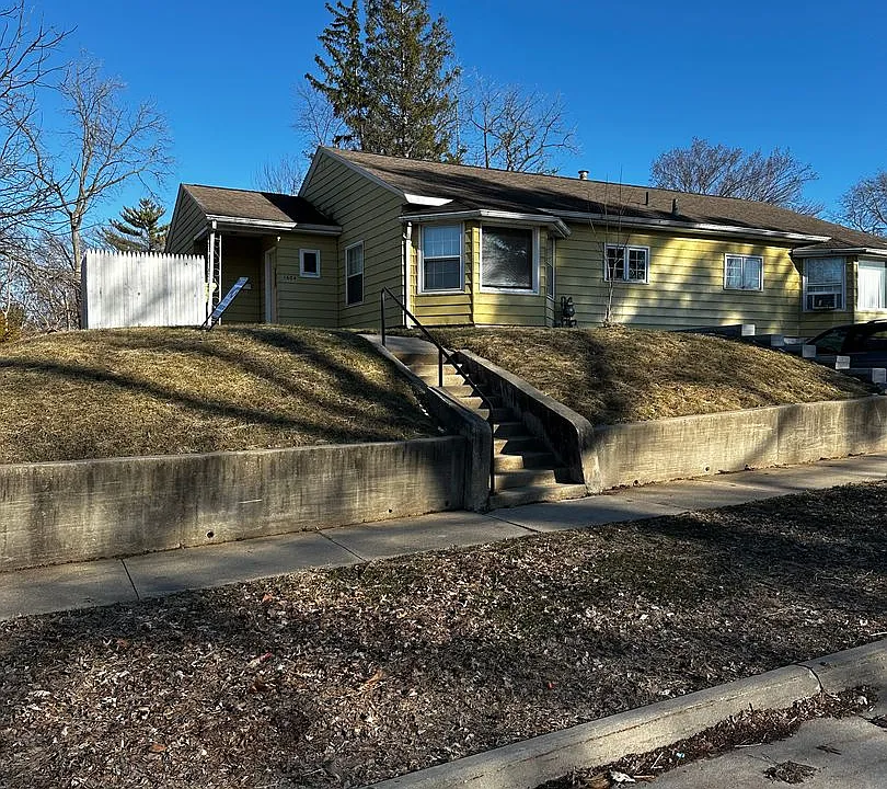 1604 College St #1606