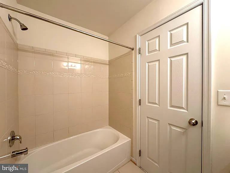 3639 Glouster Dr — Photo 23