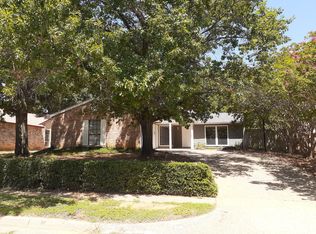 306 Moss Hill Ln, Euless, TX 76039