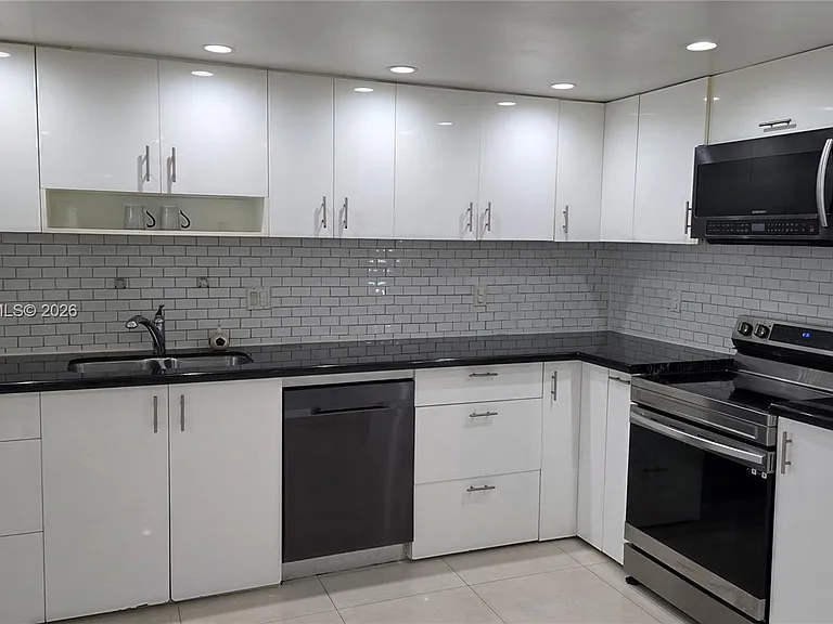 1351 NE Miami Gardens Dr #511E — Photo 1