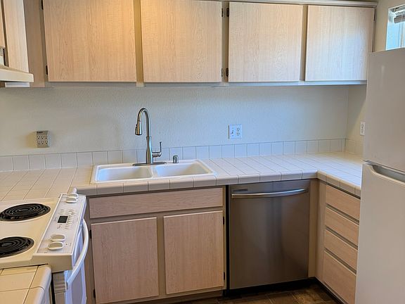 5th image of 4000 NE 109th Ave Unit 206