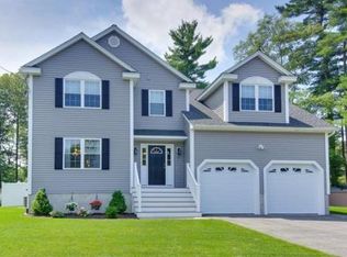 17 Carter Rd, Burlington, MA 01803