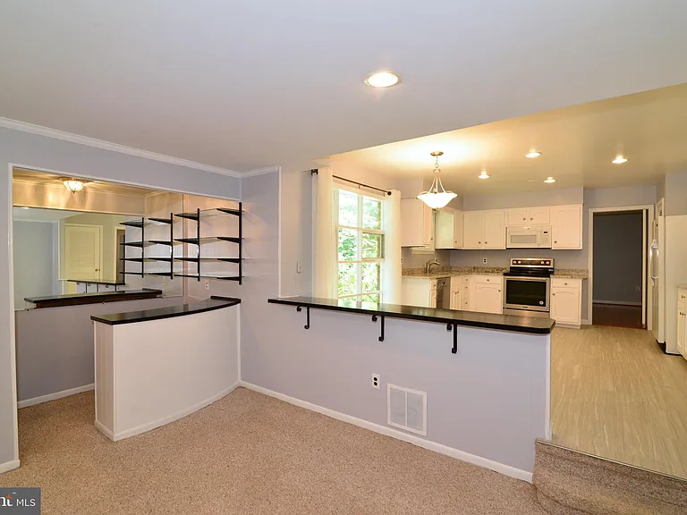 1317 Forestwood Dr — Photo 9