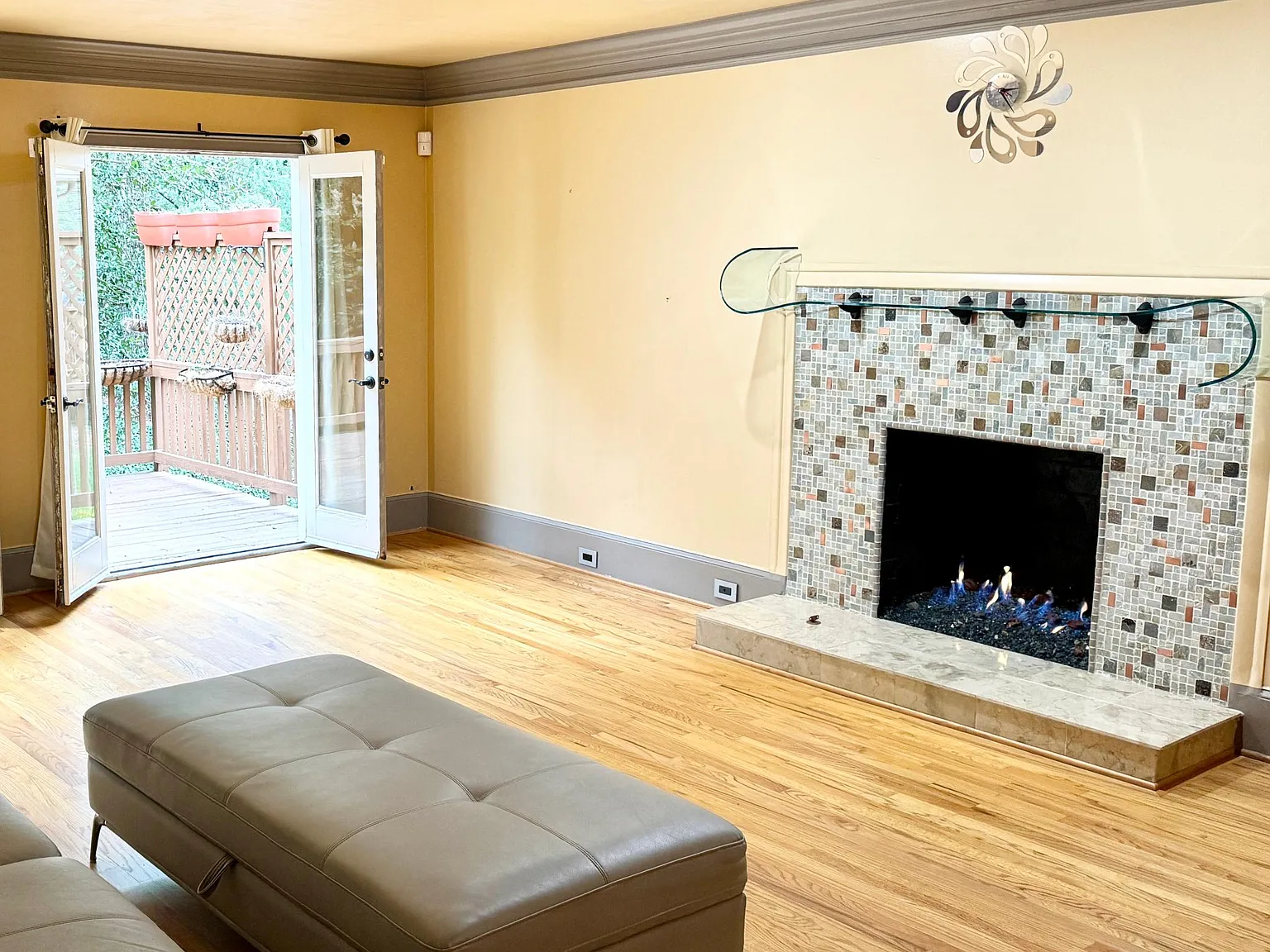 3 bed, 2.5 bath, 2351 sqft, $3,900 — Photo 3