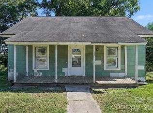11 Circle St, Great Falls, SC 29055