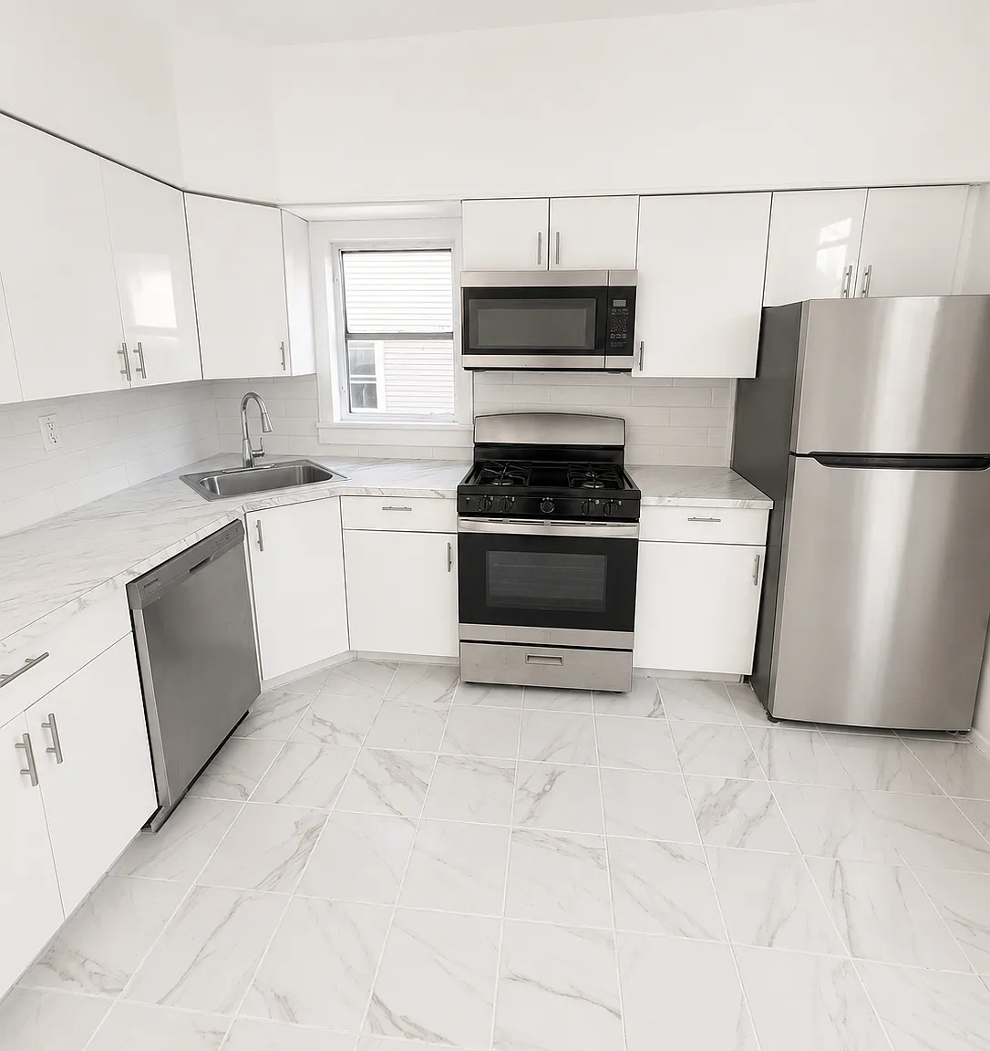 4 bed, 1100 sqft, $2,550 — Photo 2