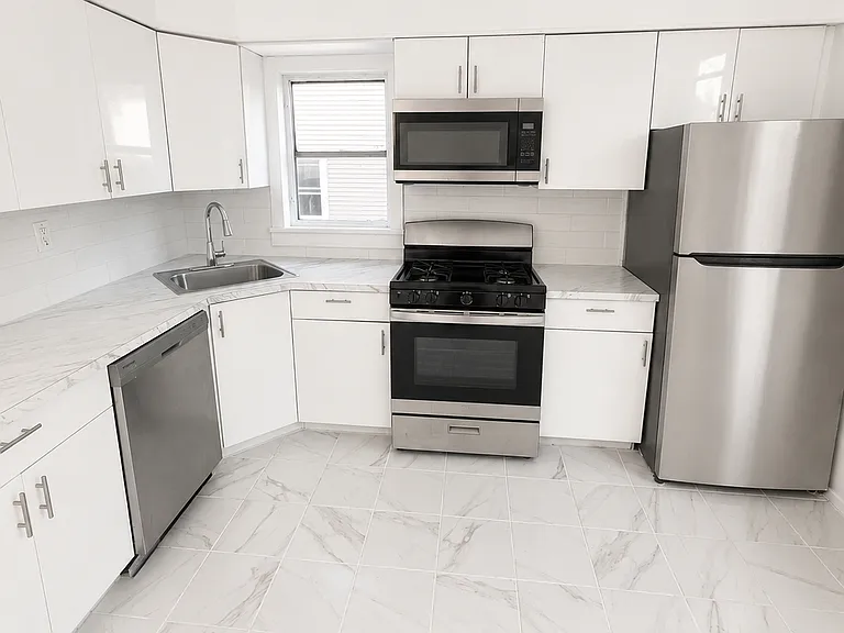 192 Shephard Ave #2 — Photo 2